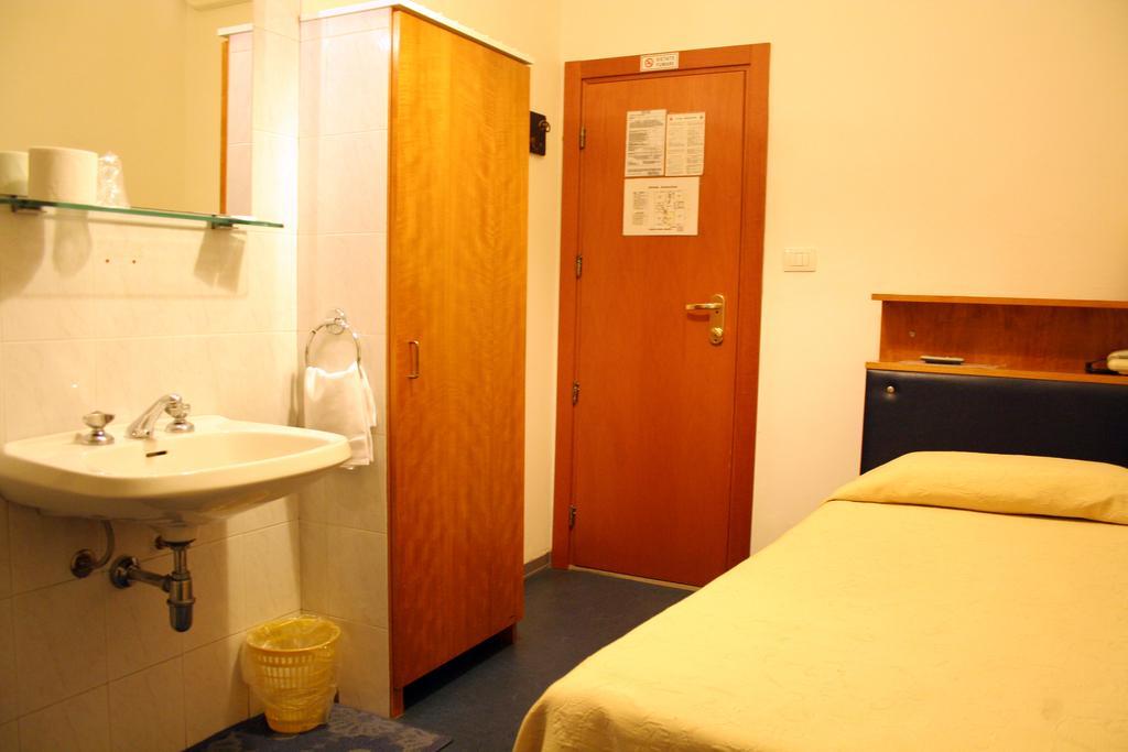 Single Room,1025196220:JPEG