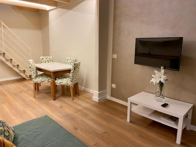 Suite,1161811578:JPEG