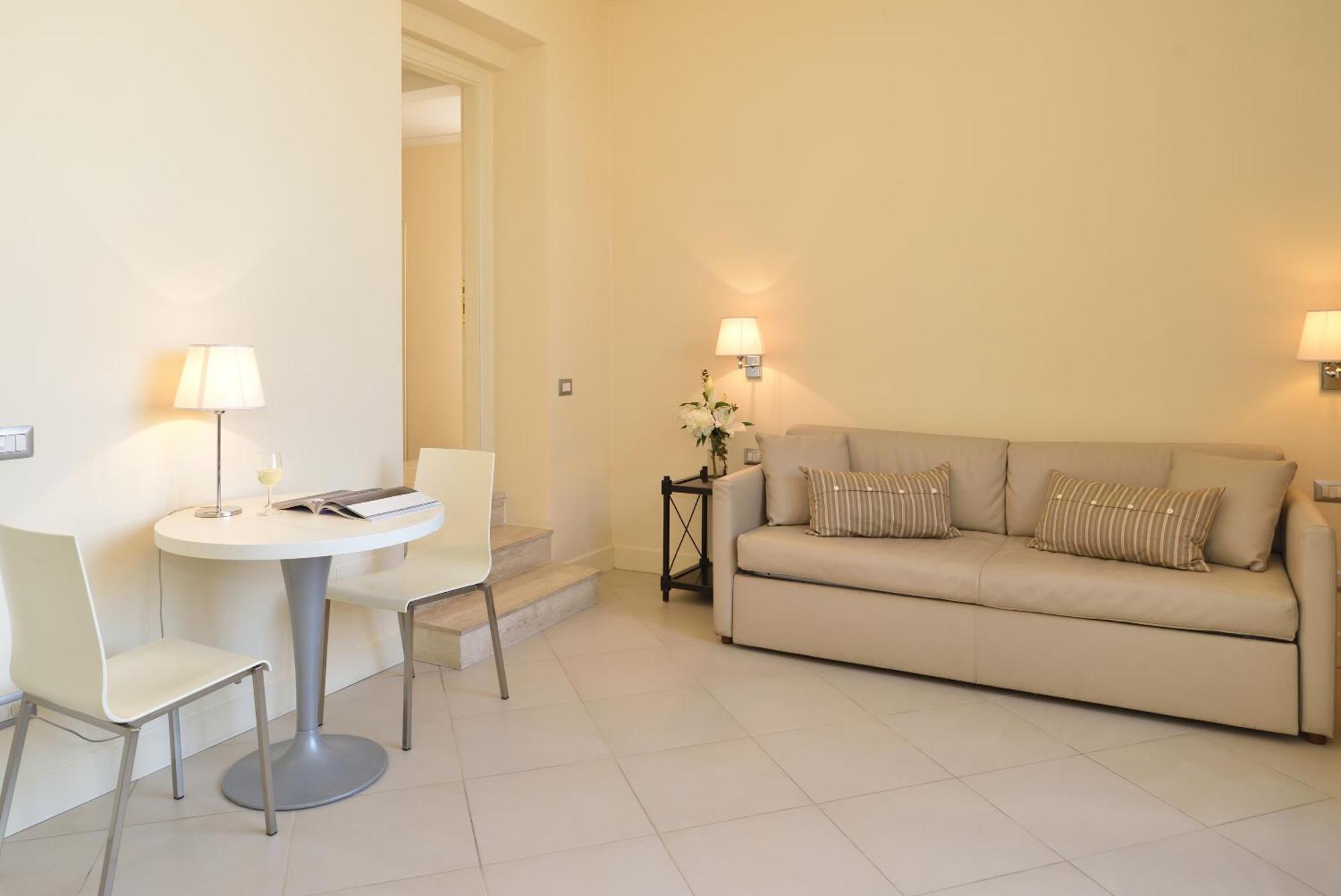 Suite with City View,1209379678:JPEG