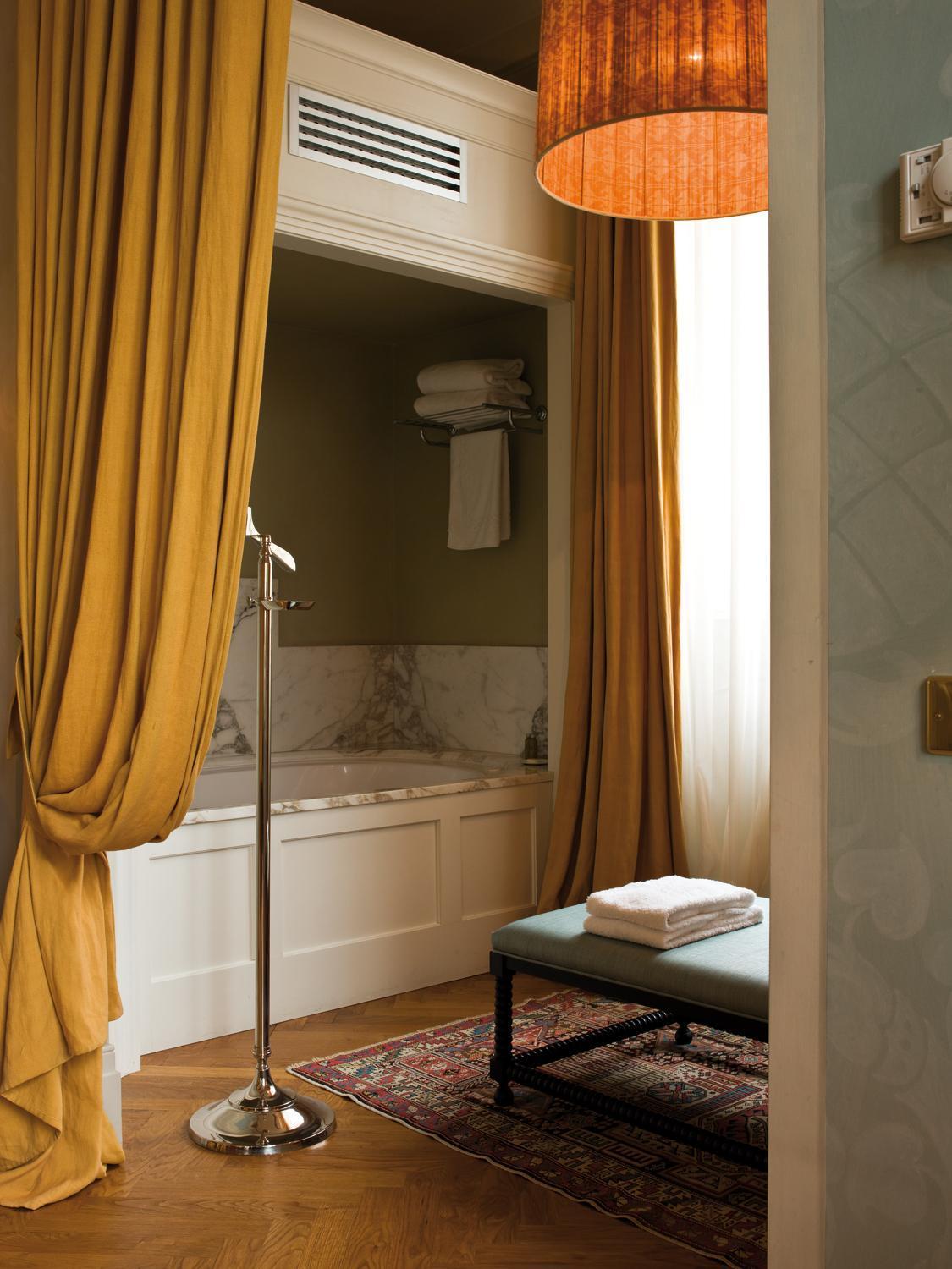 Deluxe Double or Twin Room Spa Bath