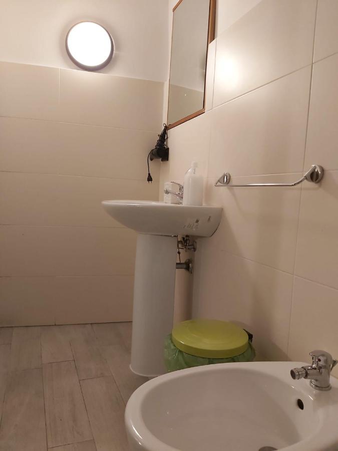 Small Single Room,1243973272:JPEG