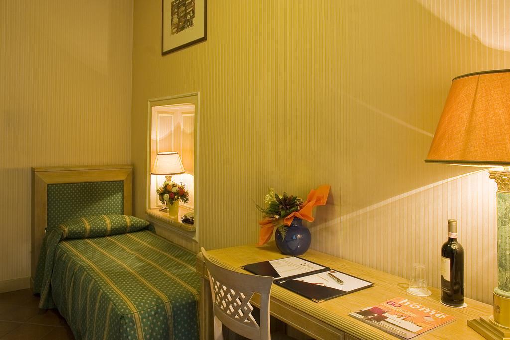 Single Room,258071397:JPEG