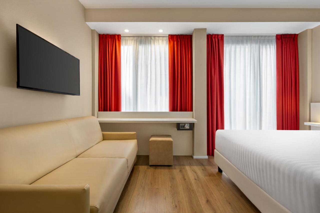1 Queen Bed 1 Sofa Bed room Standard Non-Smoking