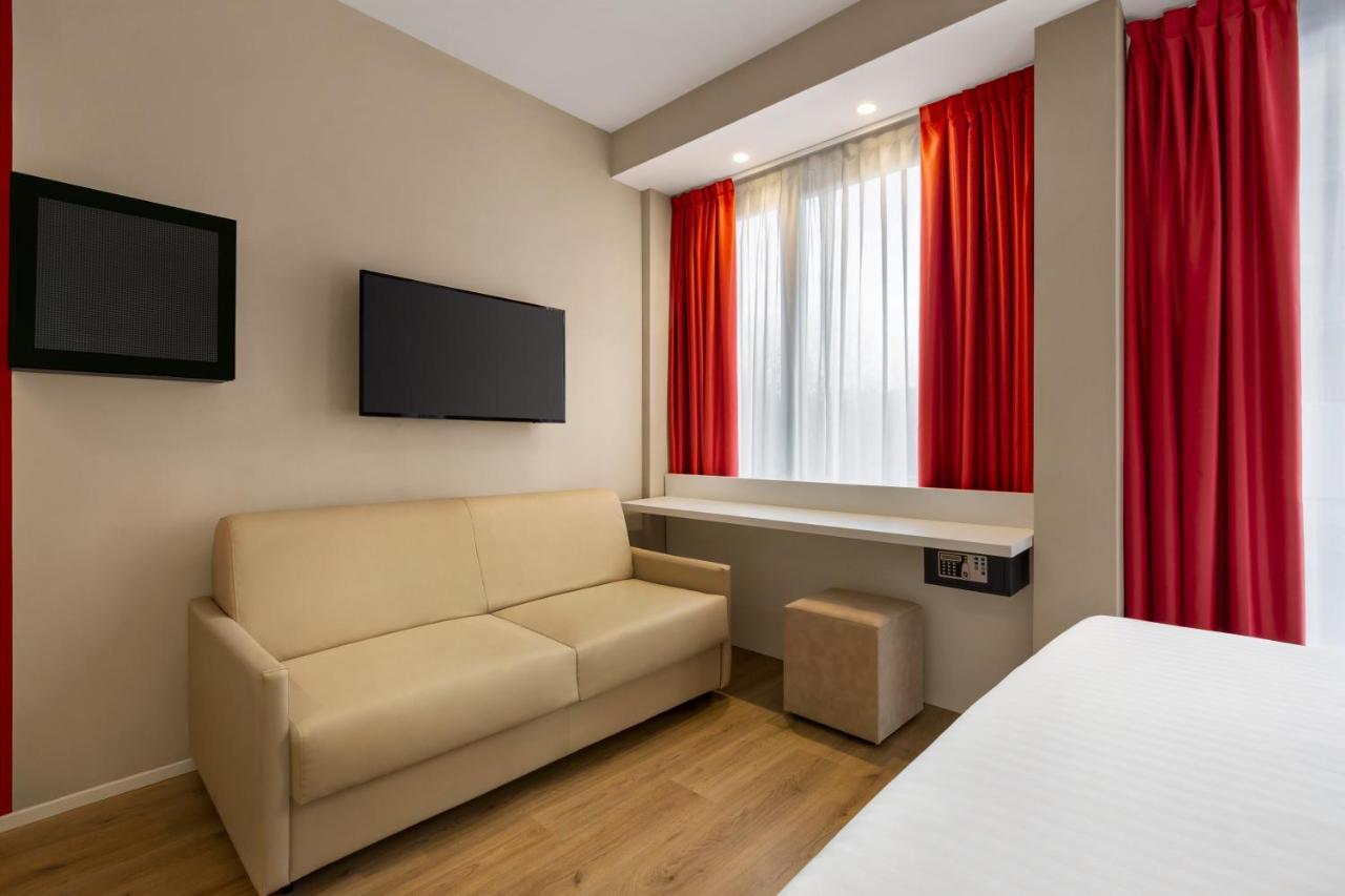 1 Queen Bed 1 Sofa Bed room Standard Non-Smoking