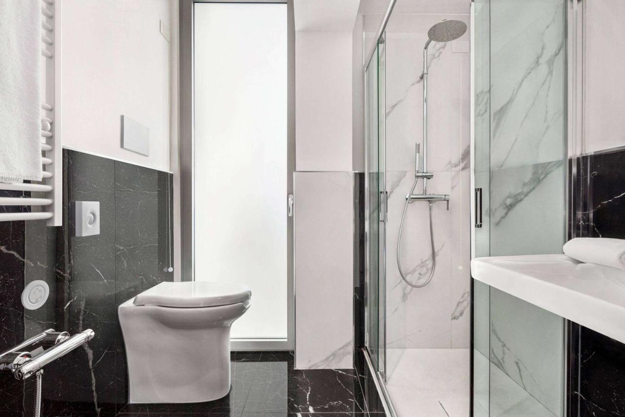 1 Double Bed Mobility Accessible Room Roll shower Non-Smoking