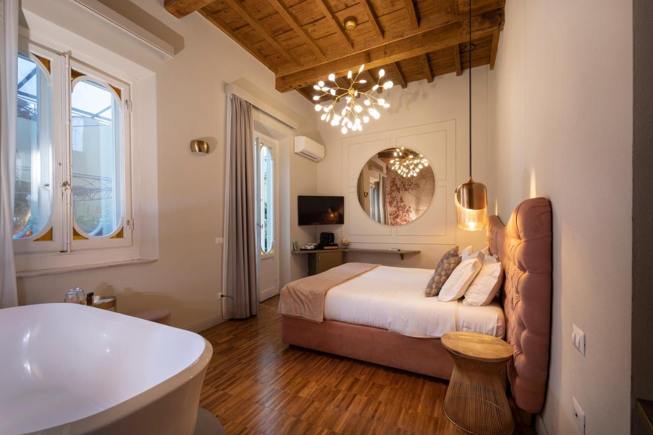 Deluxe Double Room Bath