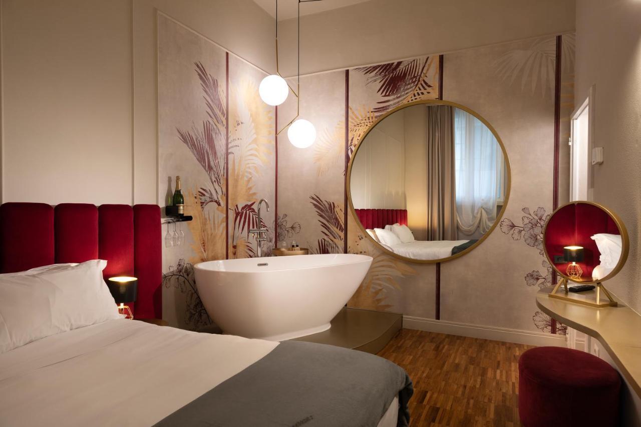 Deluxe Double Room Bath