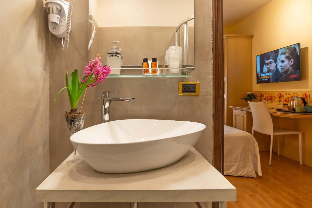 Small Double Room with Balcony,1498523953:JPEG