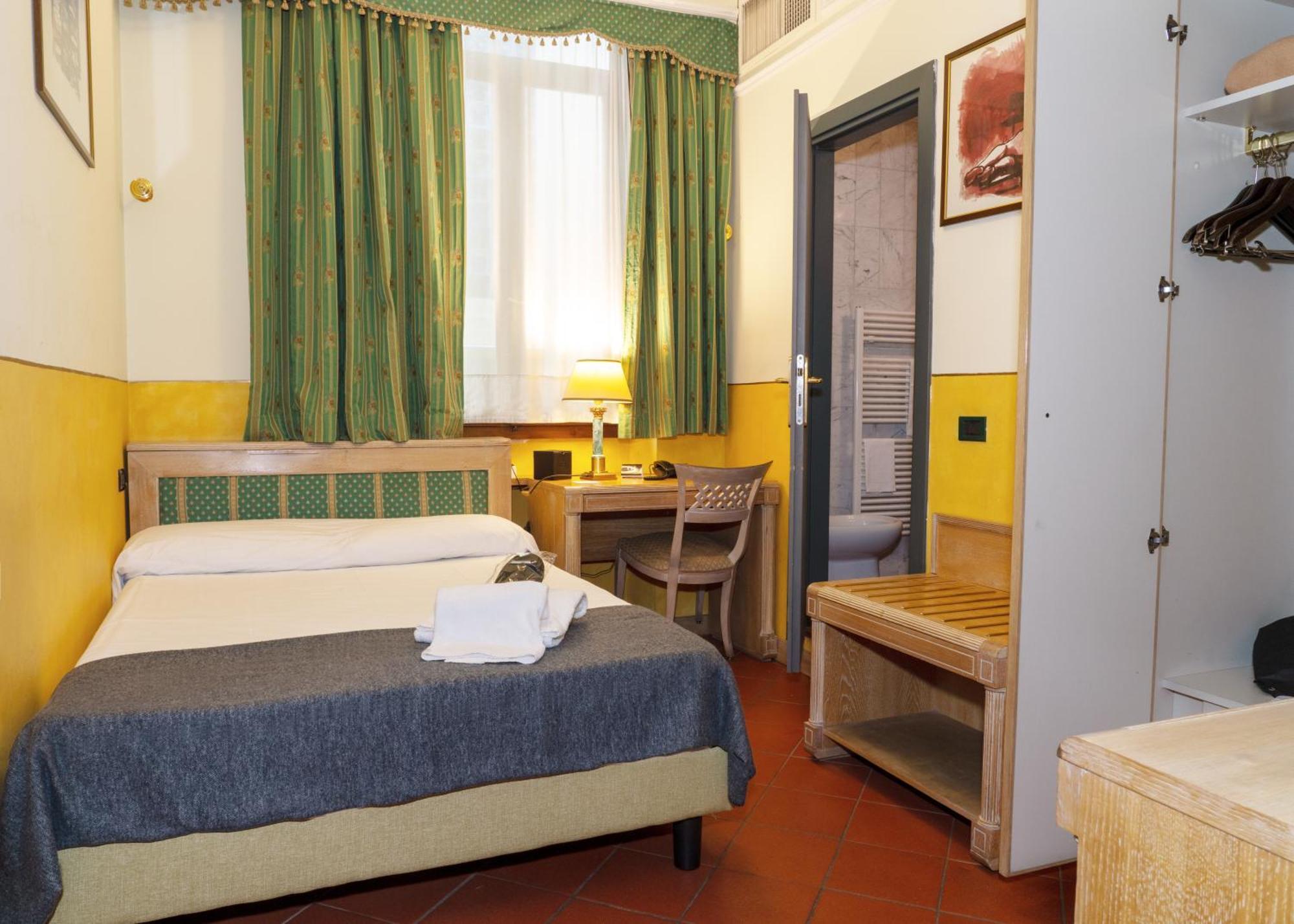 Small Double Room,1543290328:JPEG