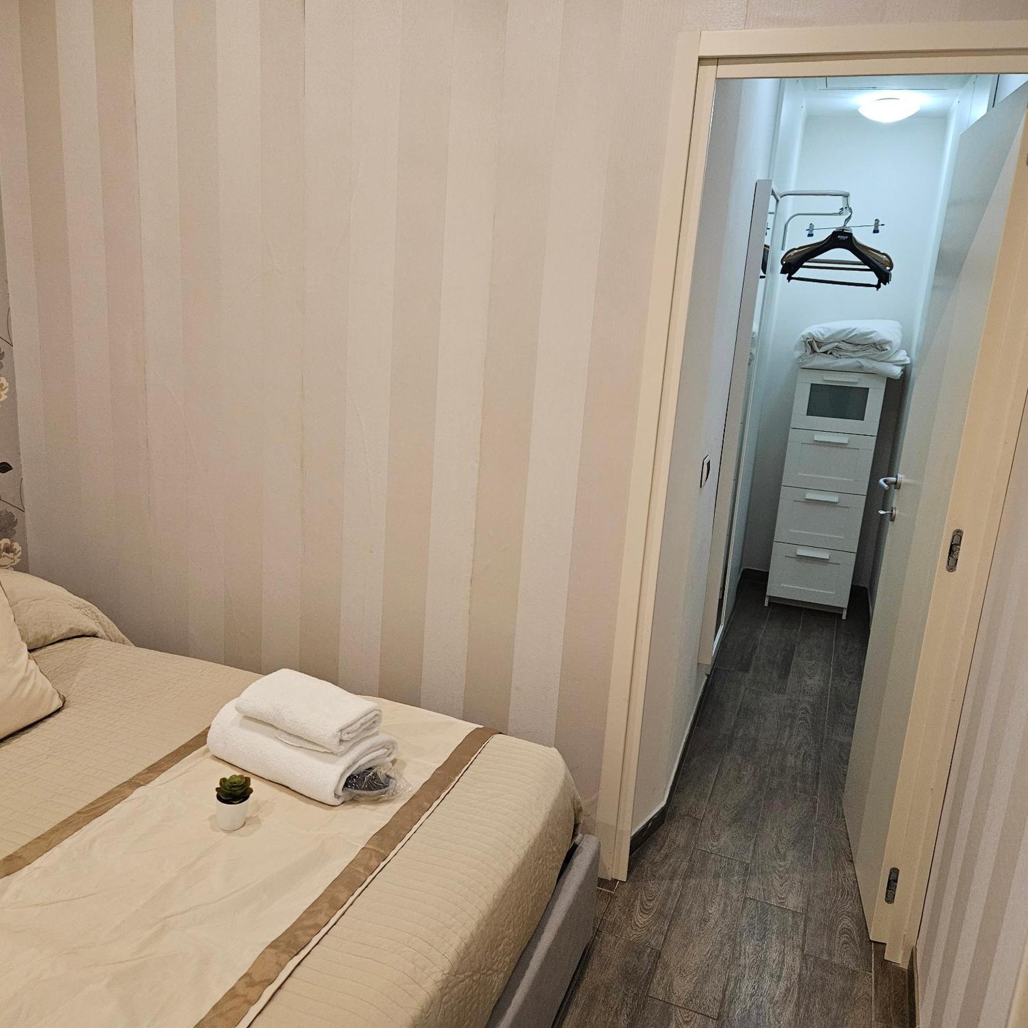 Single Room Private External Bathroom