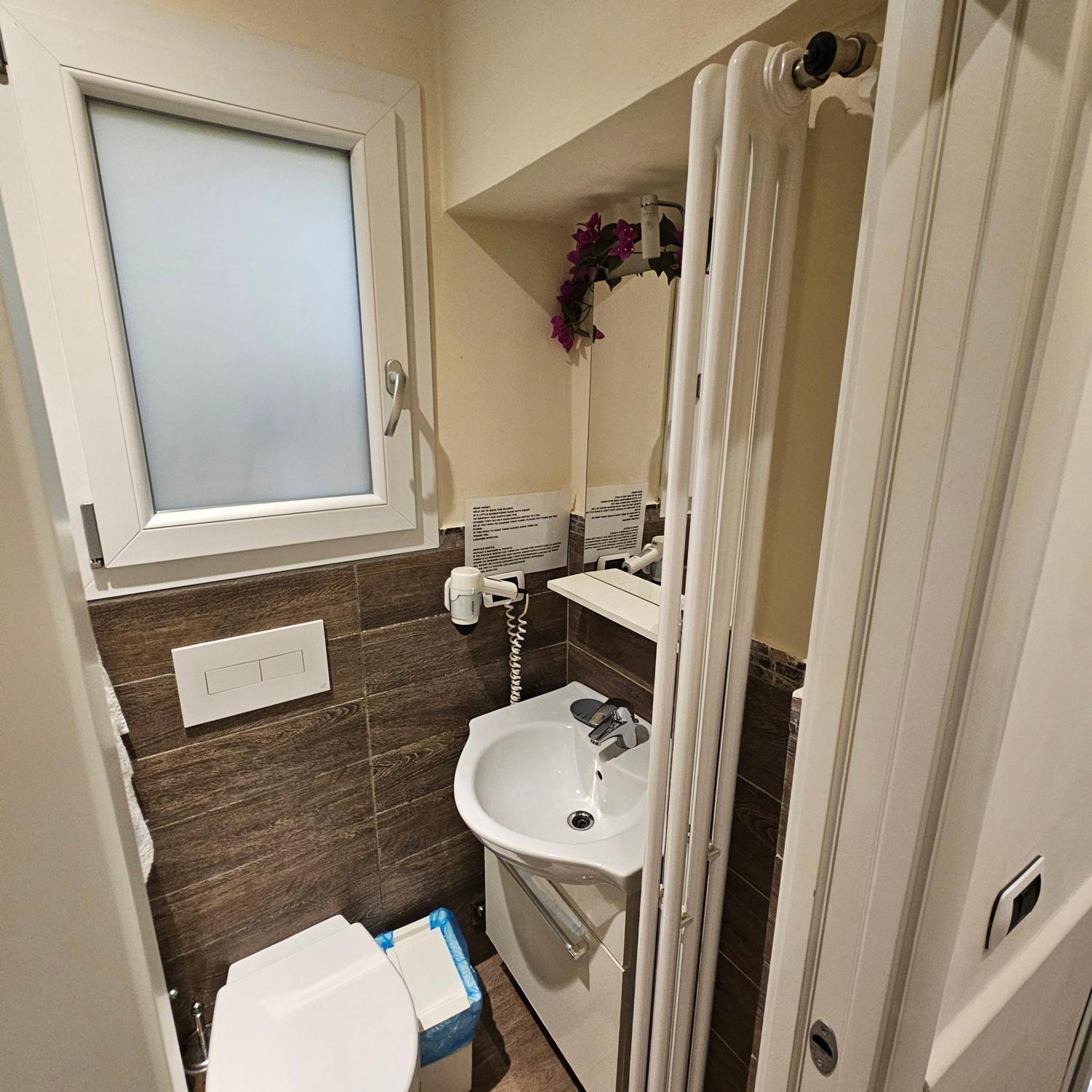 Single Room Private External Bathroom