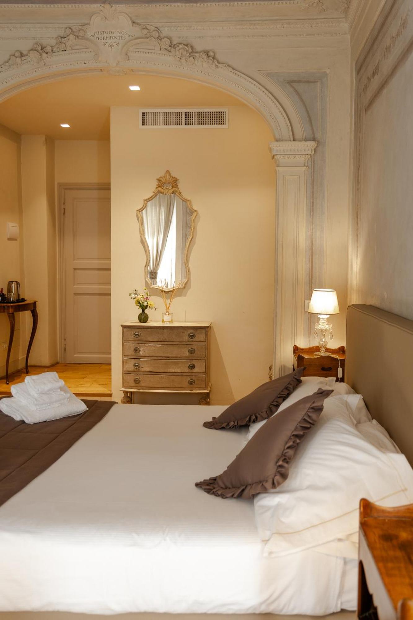 Deluxe Room,1692097130:JPEG