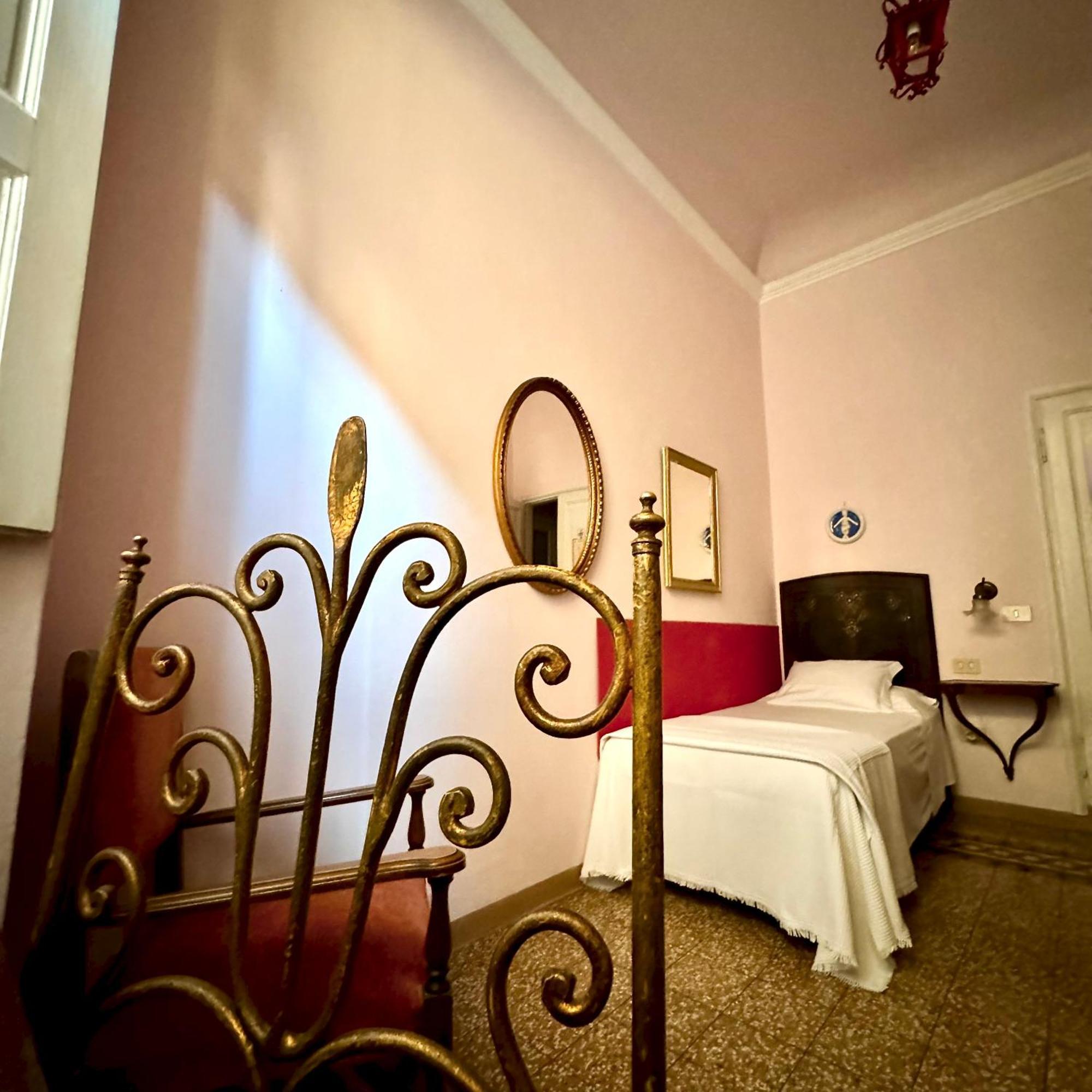 Standard Single Room with Shared Bathroom