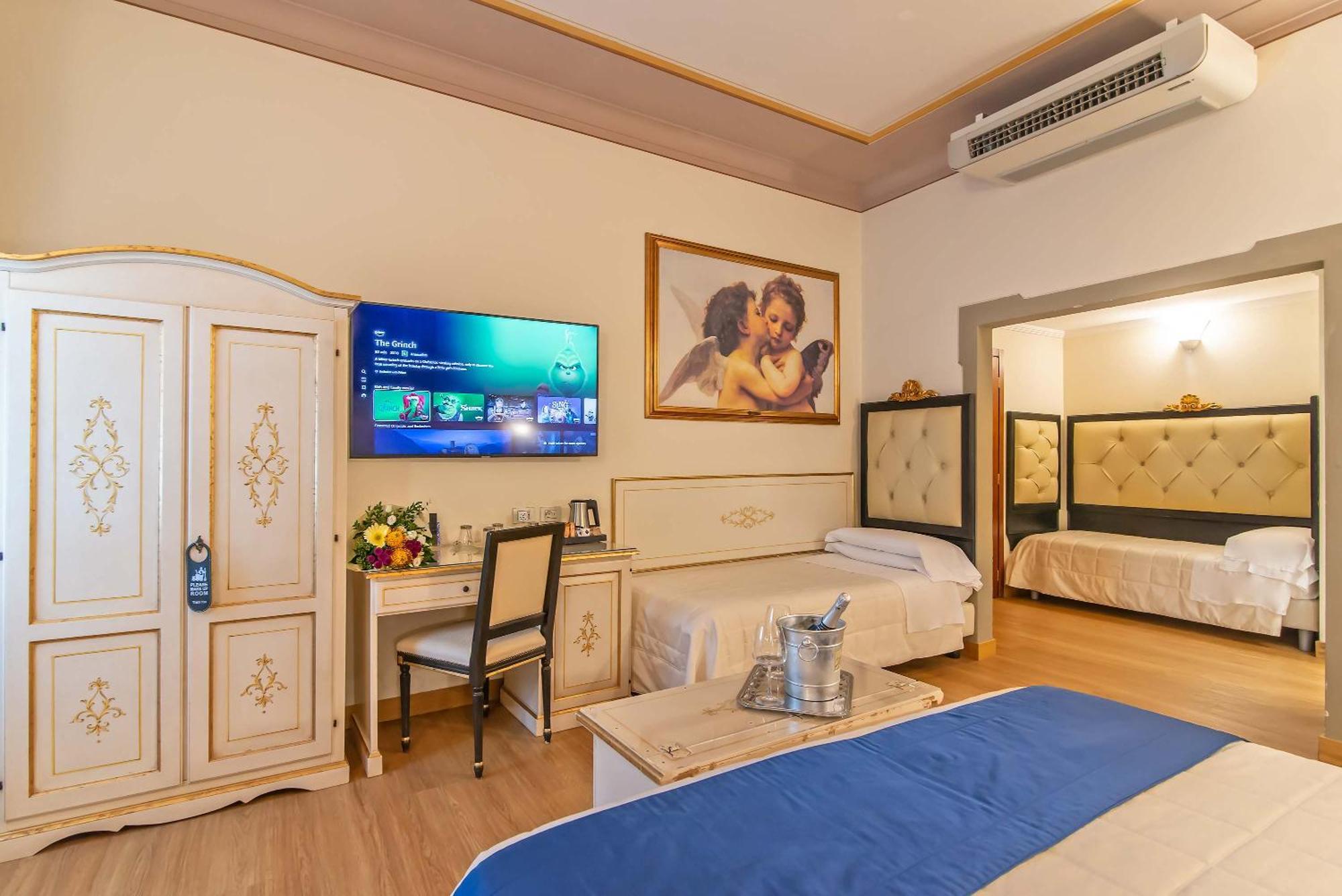 Quintuple Room