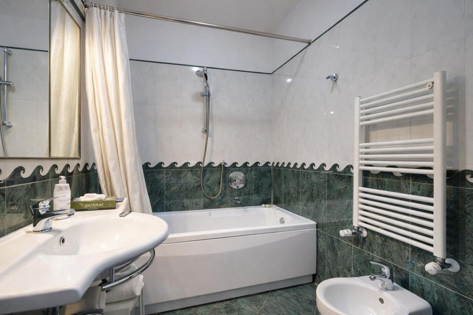 Superior Double or Twin Room,1756502106:JPEG