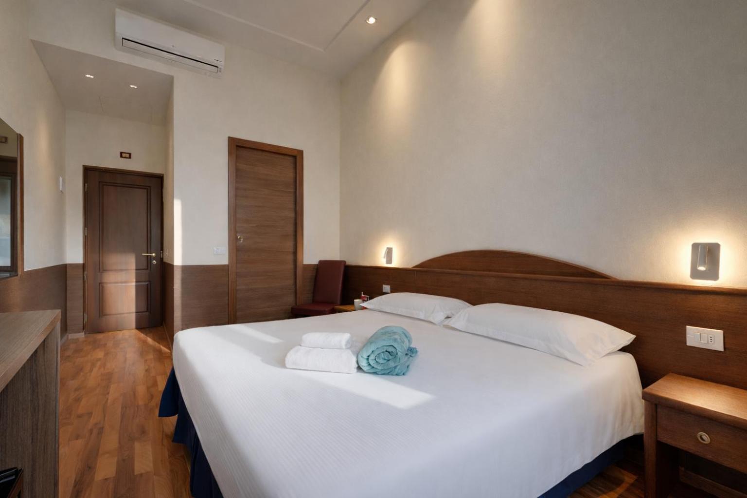 Standard Double or Twin Room,1756502103:JPEG