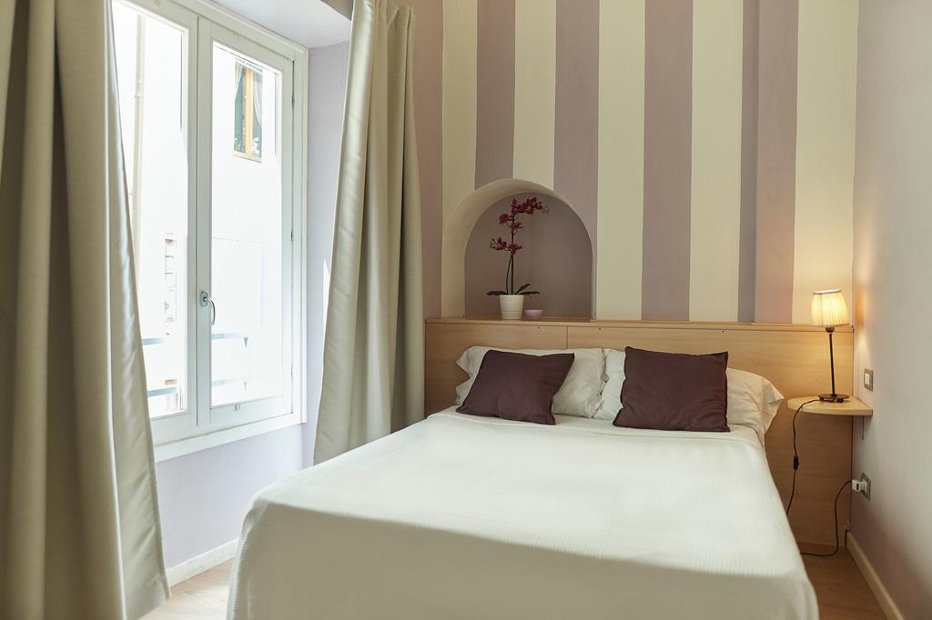 Double Room with Private External Bathroom,416151720:JPEG