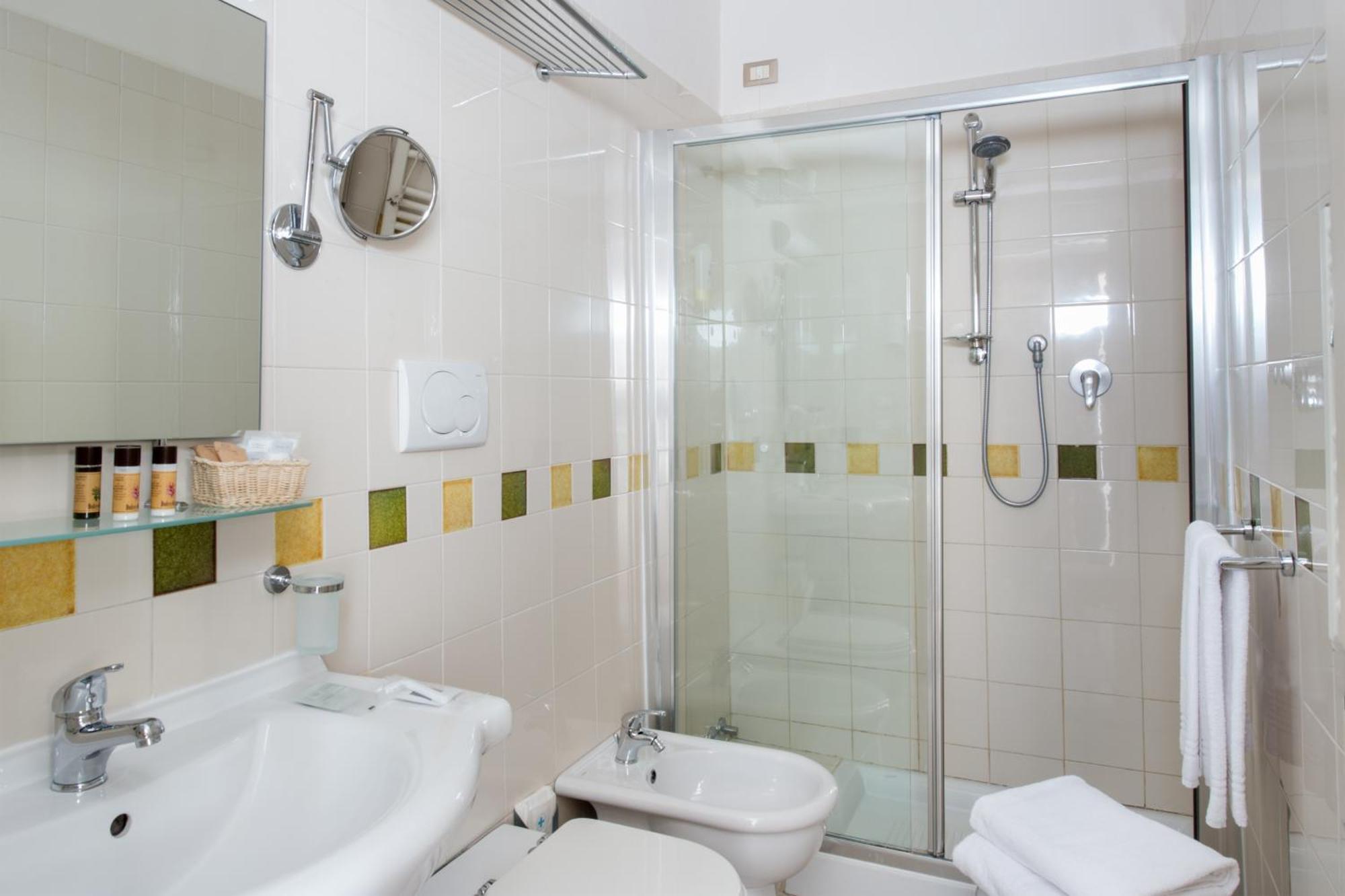 Economy Double Room,705376657:JPEG