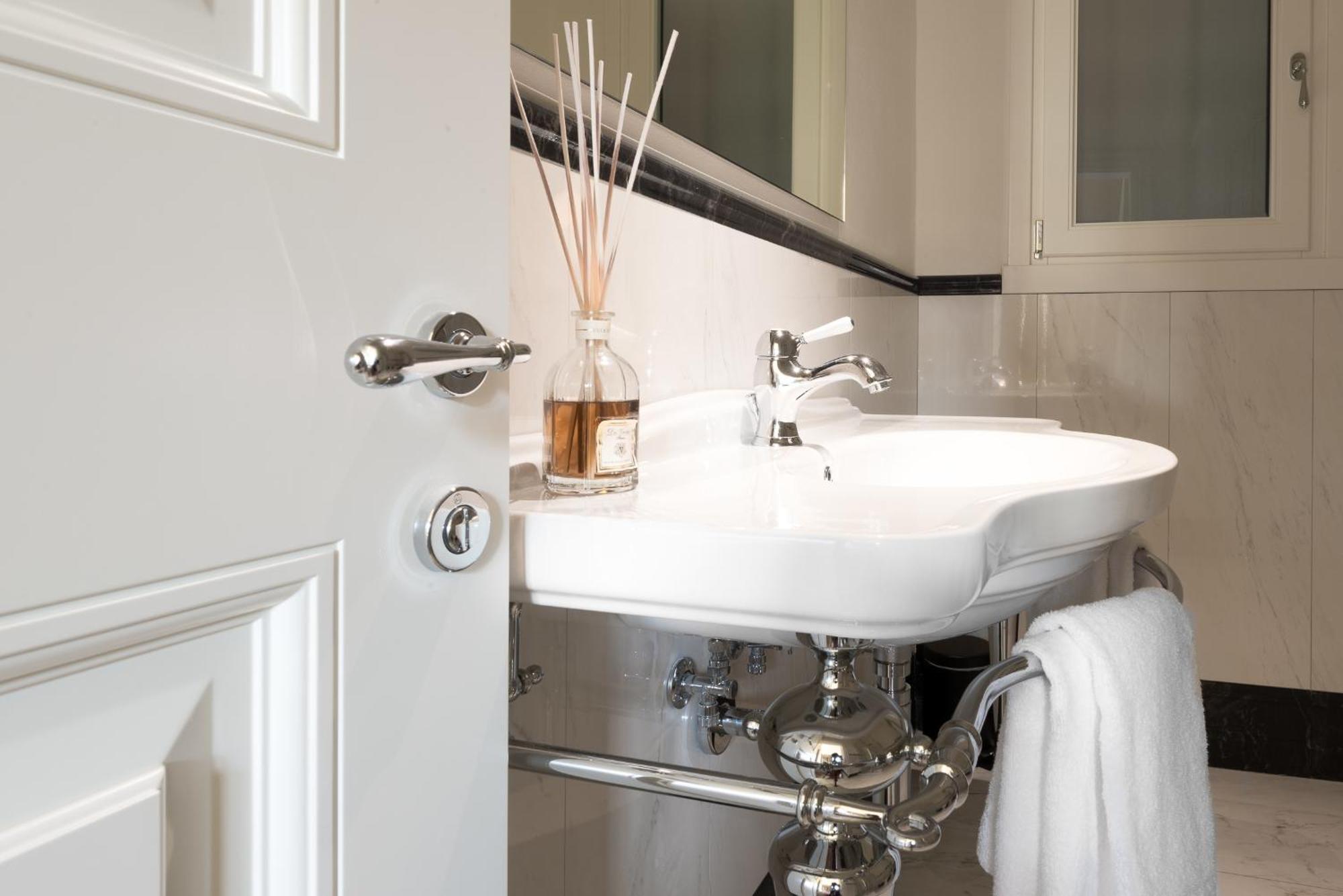 Deluxe Double Room Pool Access