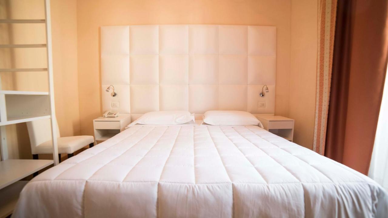 Small Double Room,1498546690:JPEG