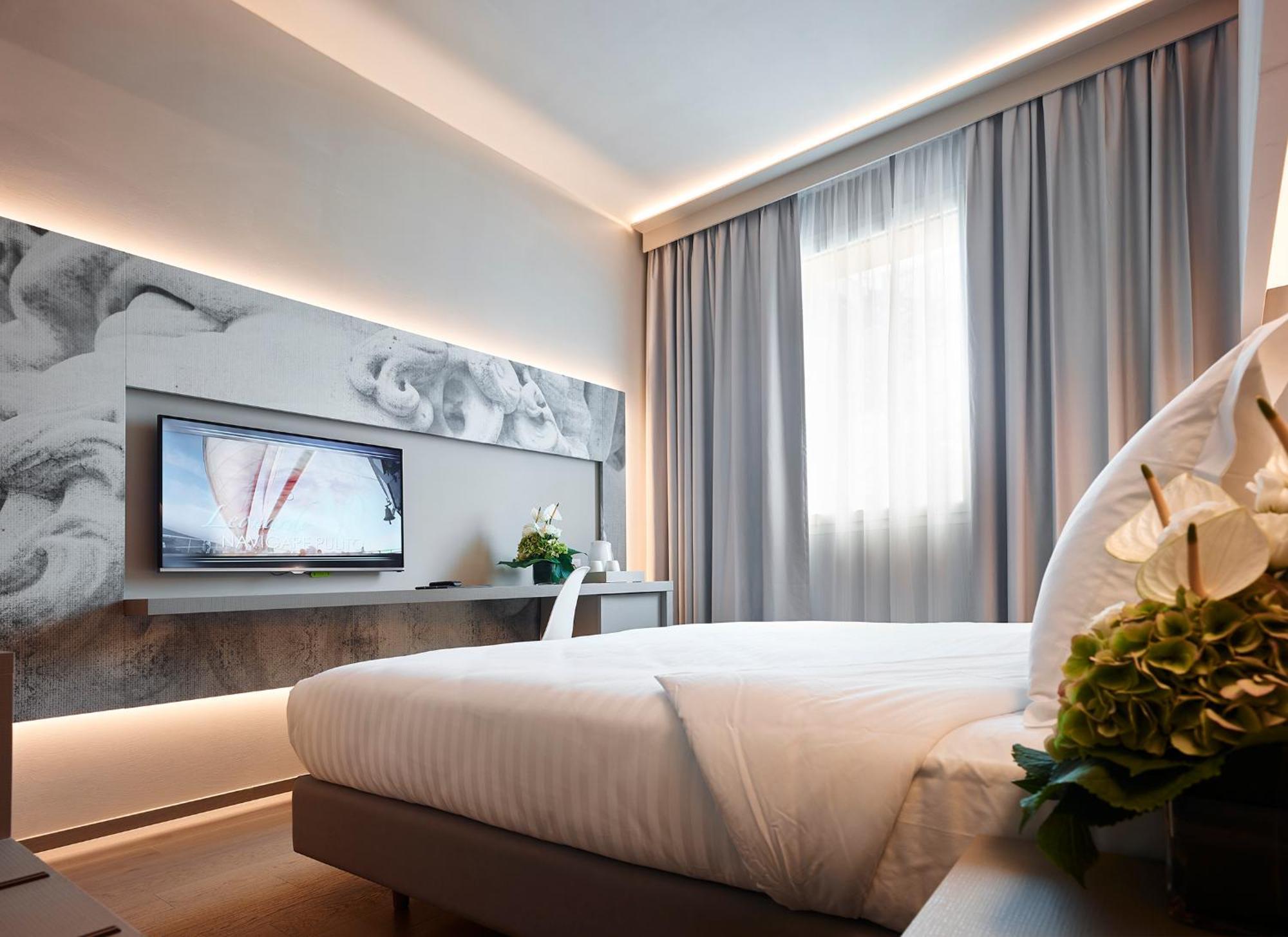 Standard Double or Twin Room,1216015402:JPEG