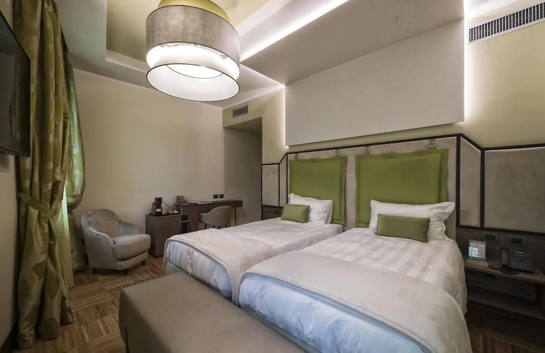 Solo Experience Hotel-1