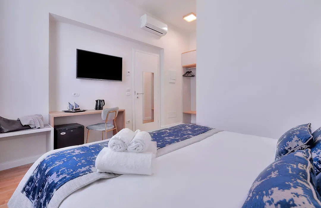 Hotel Cosmos-1
