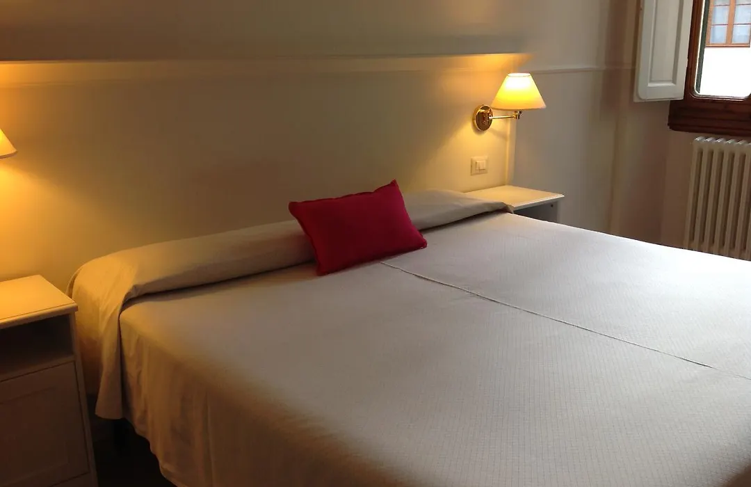 Hotel Canada-1