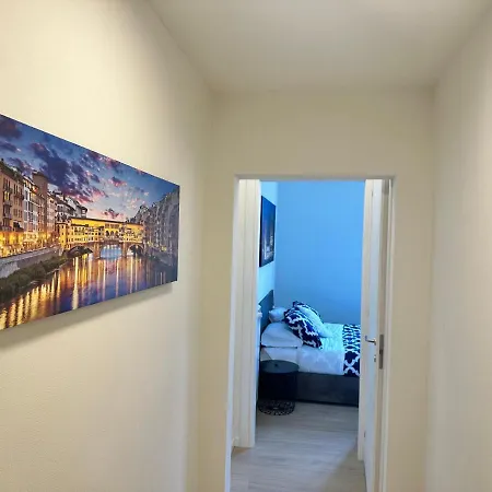 Clyde Large Suite-2