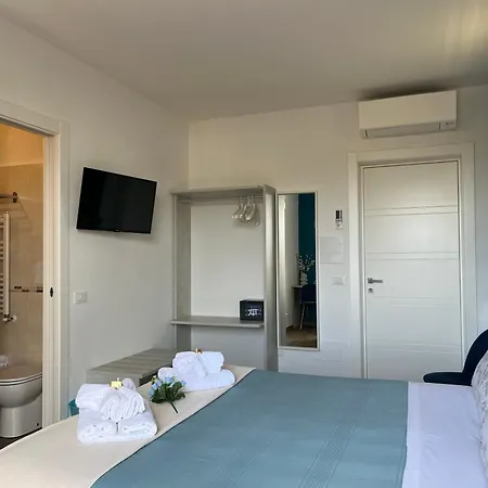 Porta Alla Croce Guest House-3