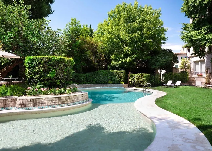 Sina Villa Medici, Autograph Collection